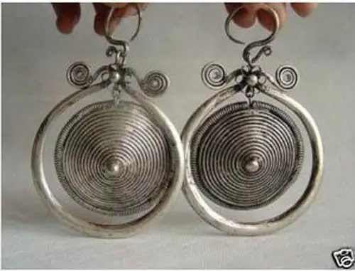 

Beautiful silver plate mao silver earrings 5.29