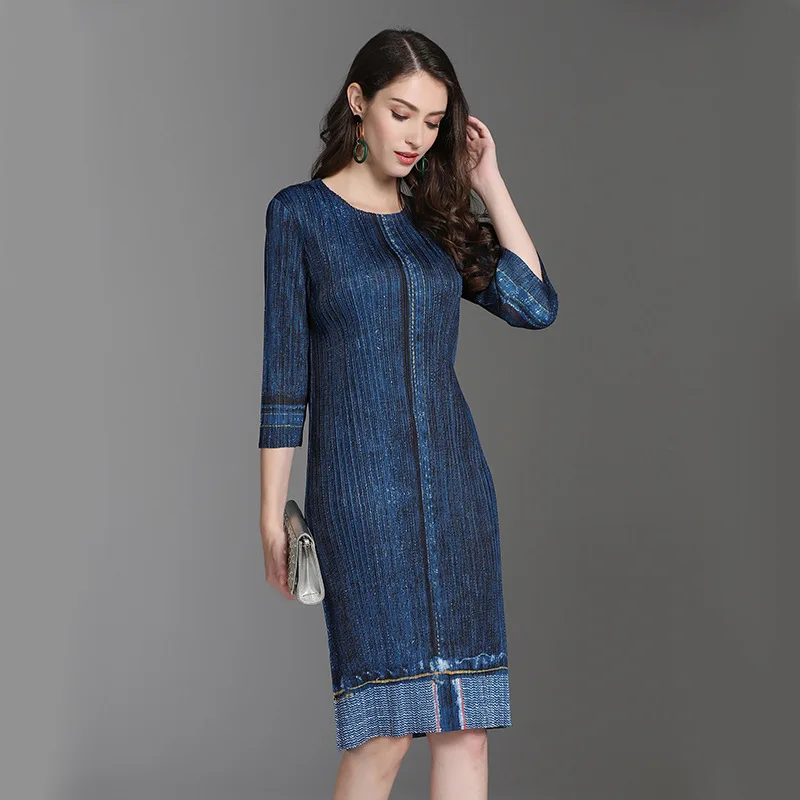 

Plus Size Women Dress 2018 Autumn Winter New Stretch Miyake Pleated Casual Large Size Round Neck Straight Denim Color Dress