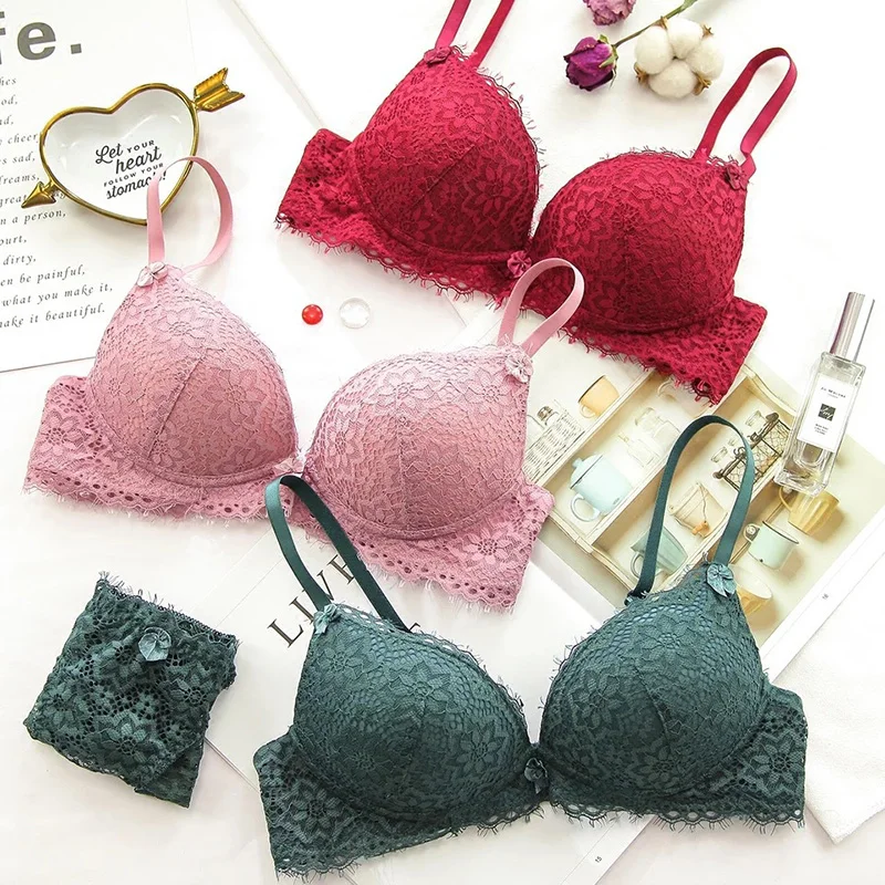

2019 New Arrival Women Bra Sets Sexy Embroidery Briefs Sets Deep V Push Up Intimates Sets Sexy Lace Three Quarters Underwear