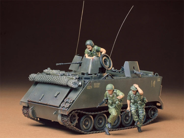 Модель военного автомобиля 1:35 Американский M113 бронированные грузовики 35135|model
