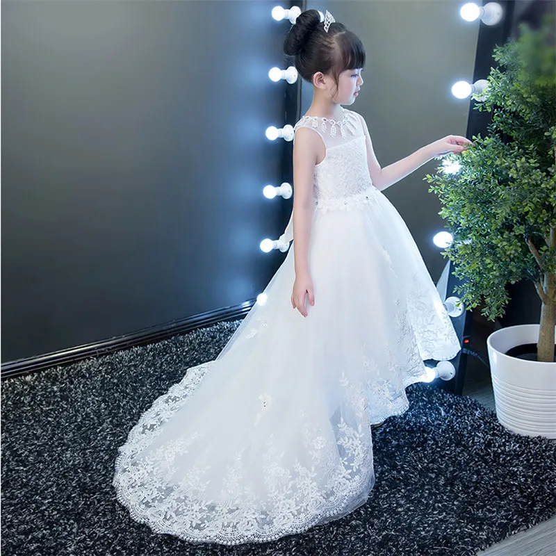 

2019 New Children Girls Elegant White Color Princess Lace Dress Wedding Birthday Party Long Tail Dress For Kids Costume Dresses
