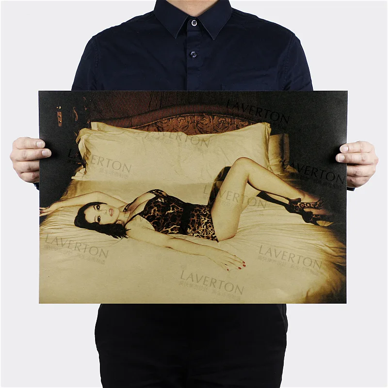 

Monica Bellucci B/Italy sexy actress/movie star/kraft paper/bar poster/Retro Poster/decorative painting 51x35.5cm
