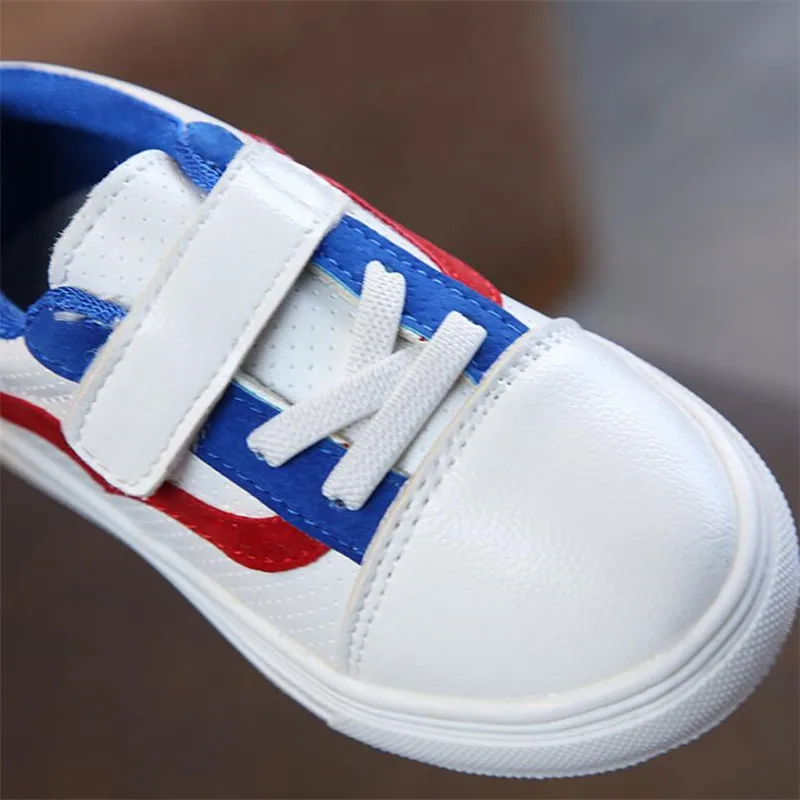 2018 الأطفال عارضة أحذية رياضية أزياء الاطفال الرياضة تشغيل مدرسة للبنات المراهقين بنين لينة شقة أحذية طفل أحذية