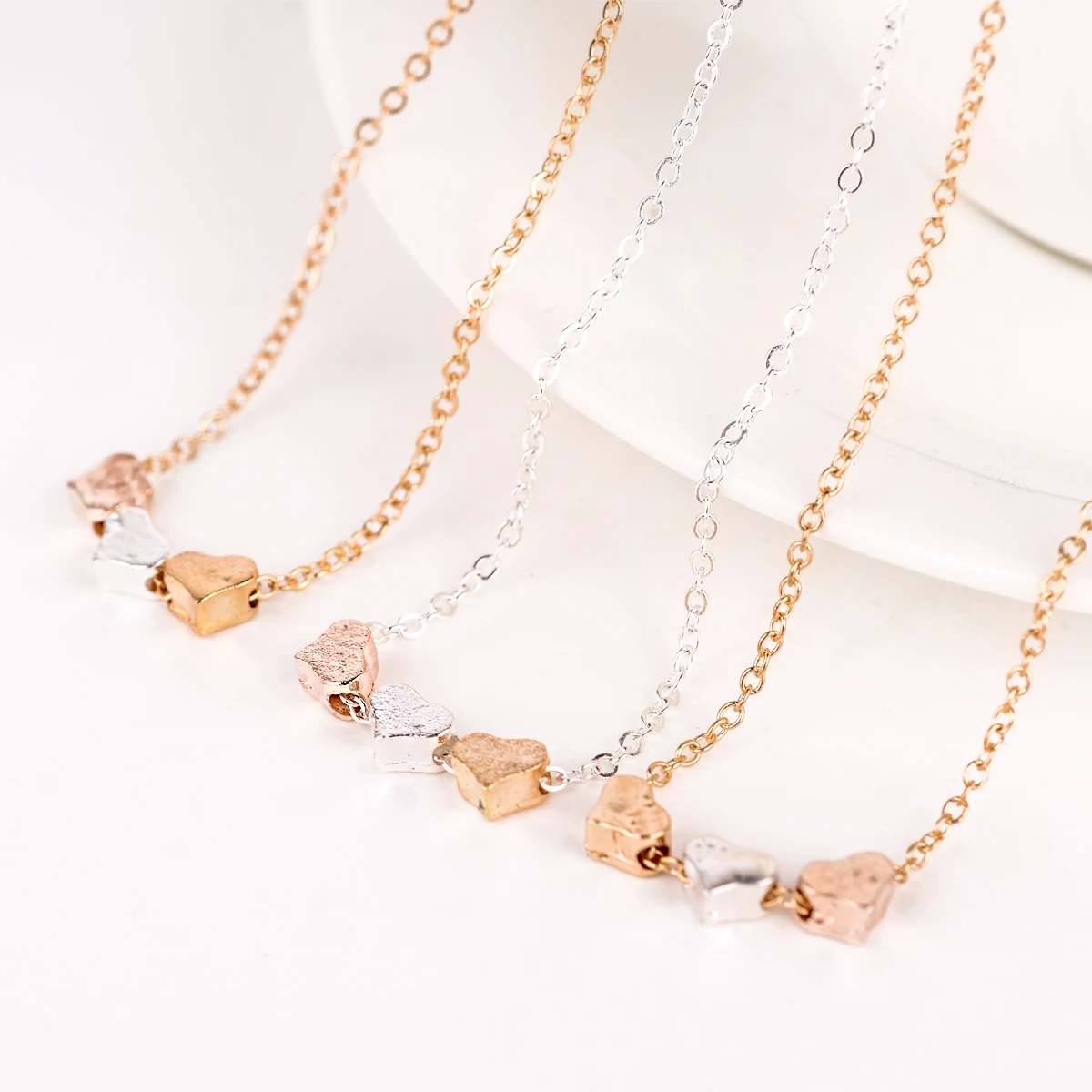 Fashion Women's 3Color Chian Three Hearts Pendant Simple Necklace Dress Gift