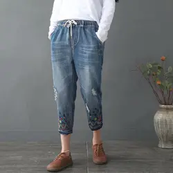 Женские джинсовые брюки больших размеров с эластичной резинкой на талии и дырками, стильные джинсы с вышивкой 3/4