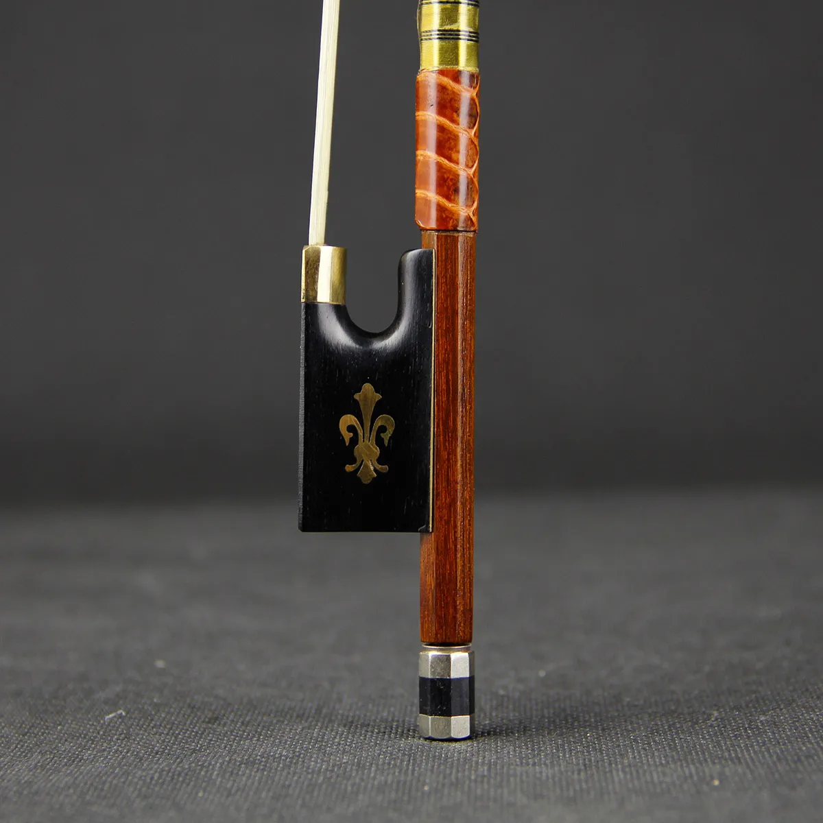 

Professional Pernambuco Violin Bow Natural White Horse-hair White Copper Parts Ox Horn Carved Ebony Frog with Warn Tone Size 4/4