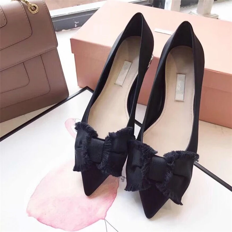 

Elegant Butterfly-knot Women Casual Shoes Crystal Black Pointed Toe Fltas Loafers for Women Comfortable Driving Tenis Feminino