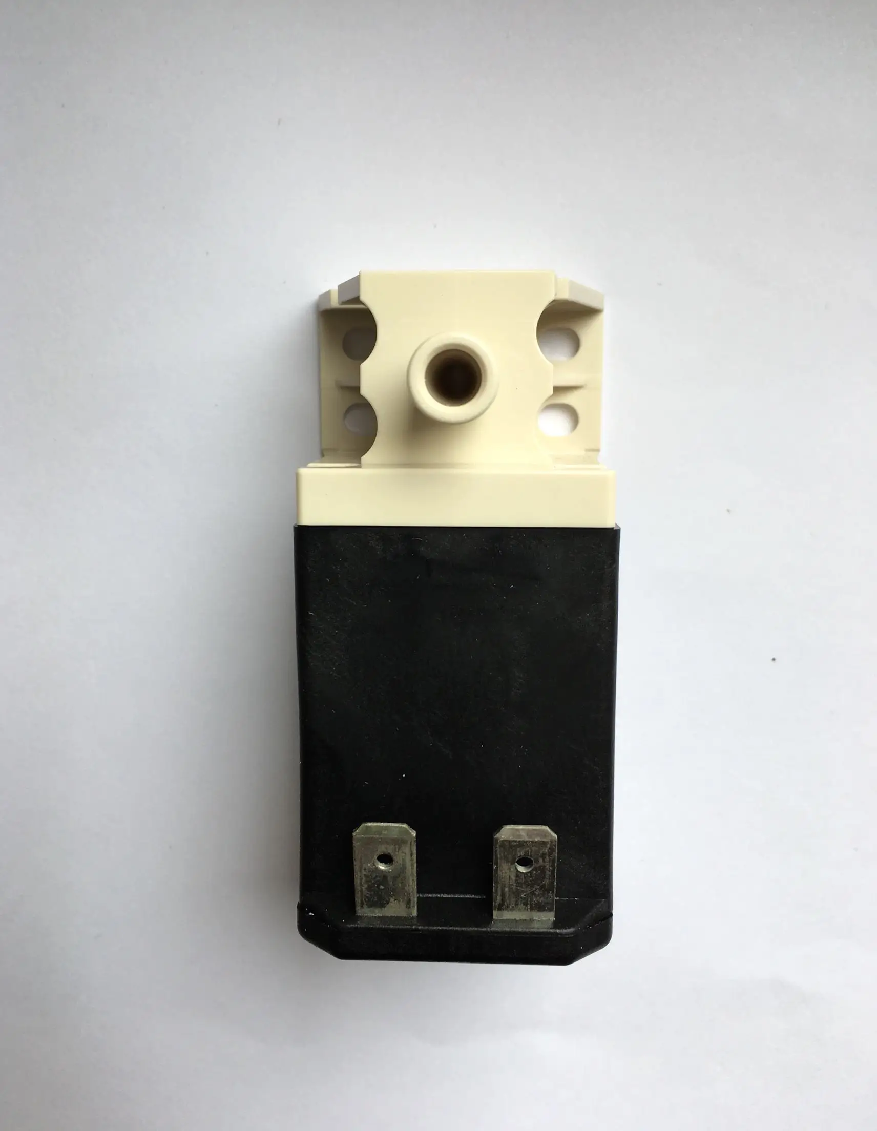 

For Fresenius hemodialysis machine accessories solenoid valve brand new