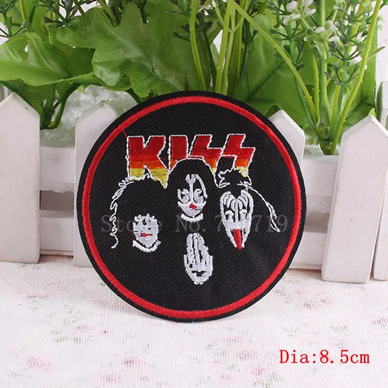

1Pcs Punk Iron On Patches Kiss Skull Embroidered Patch Apparel Sewing DIY Applique Clothes Stickers High Quality Biker Patches