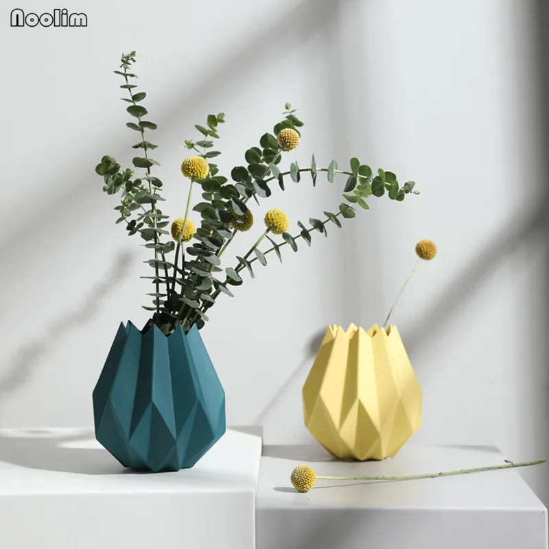 

NOOLIM Europe Porcelain Vase Modern Fashion Ceramic Tabletop Origami Flower Vase Room Study Hallway Home Wedding Decoration