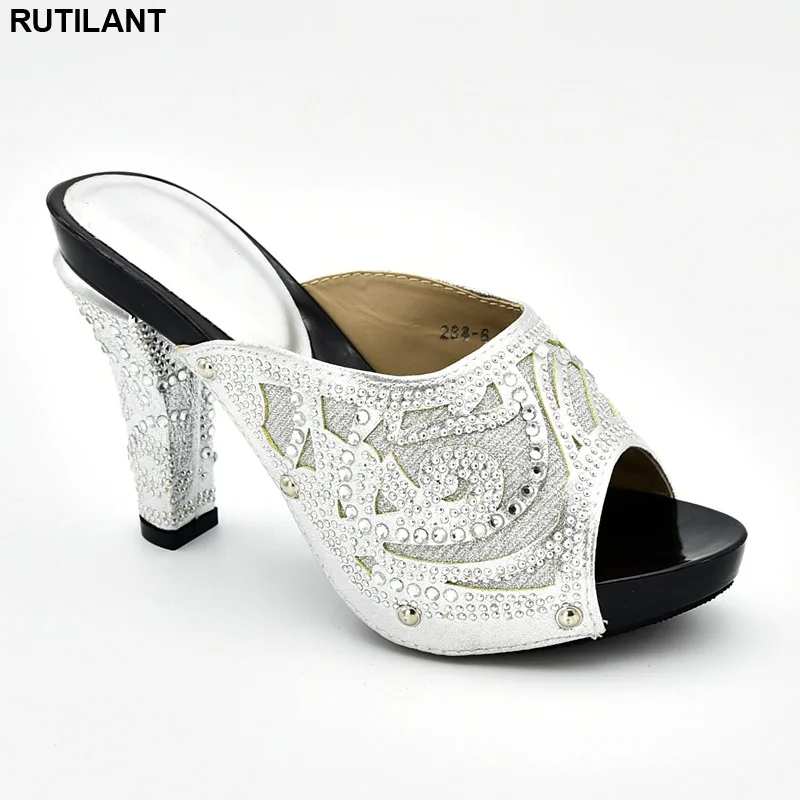 

Designer Shoe Women Luxury 2019 Italian Design Women Party Pumps Decorated with Rhinestone Big Girl Shoes Slip on Shoes for Lady