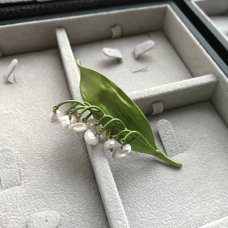 Vanssey Vintage Fashion Lily Flower Leaf Baroque Natural Pearl Green  Coating Brooch Pin Party Wedding Accessories for Women - AliExpress