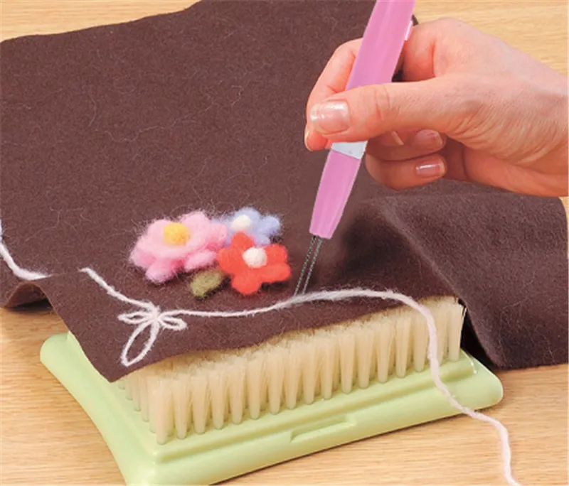 clover_felting_tool_pen_uses2