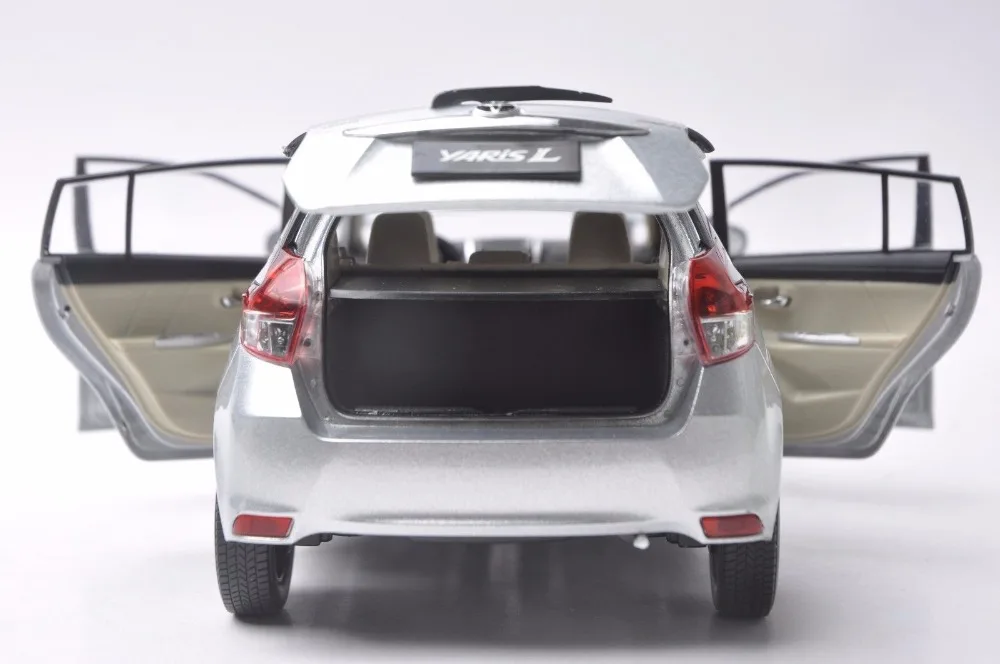 Toyota Yaris L 2013 model in scale 118 white (32)