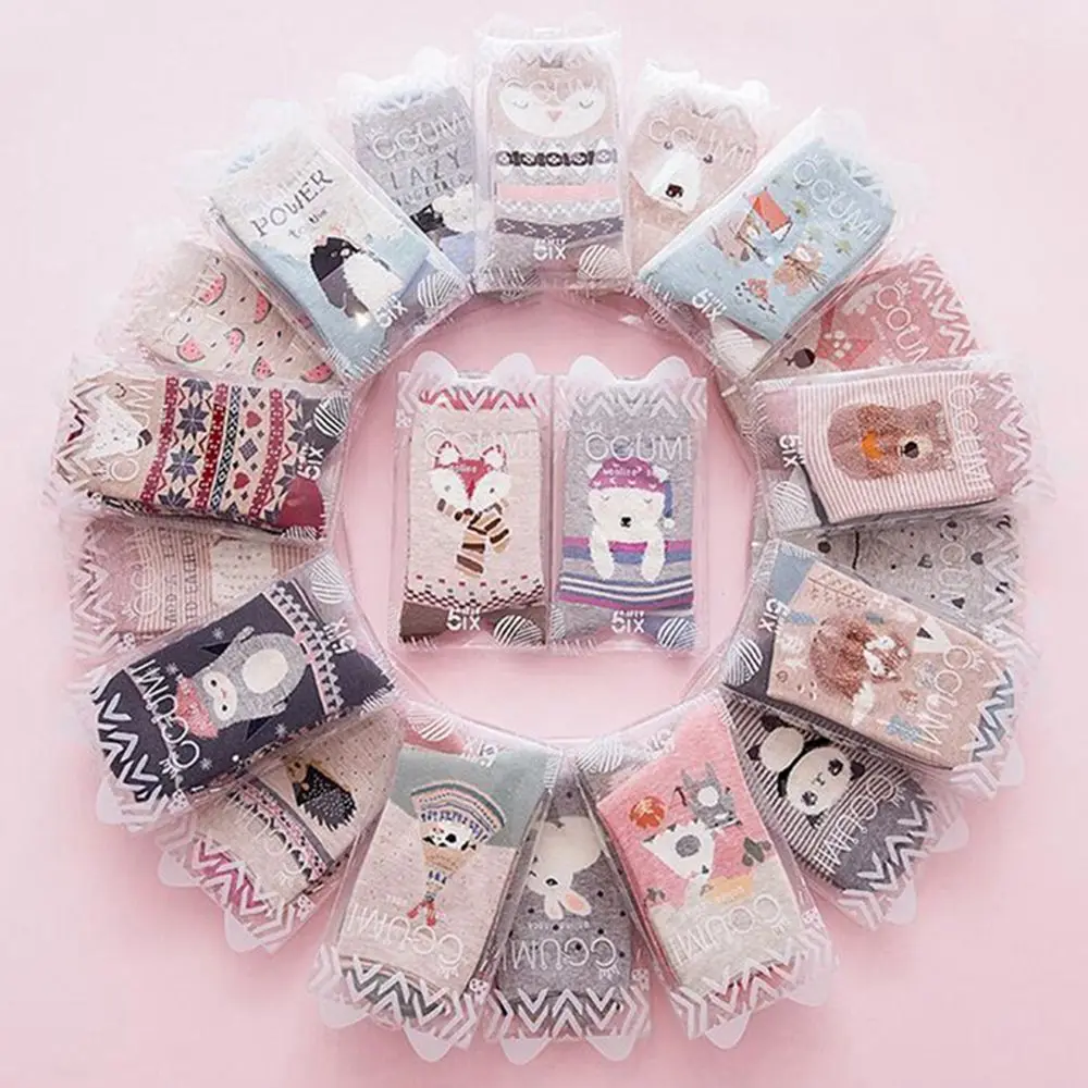 2pair 2018 Autumn Cute socks women Christmas gift box cotton Socks cartoon print creative fashion Short Happy socks for Girls