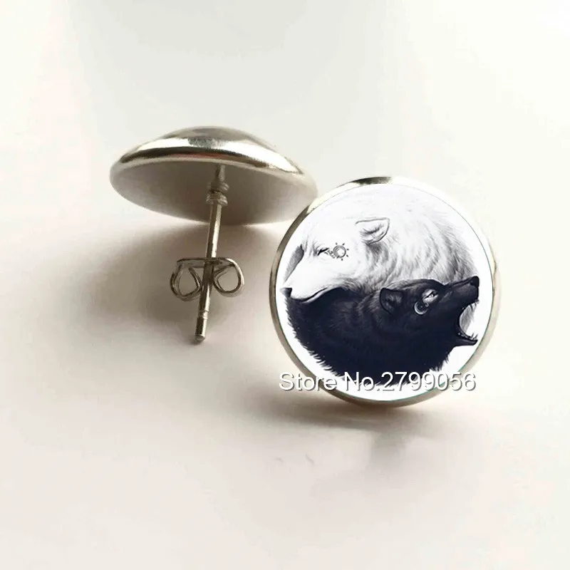

Ying Yang Wolf Earrings Silver Stud Earring for Women Black and White Tai Chi Sign Wolf Jewelry Animal Ear Stud Glass Cabochon