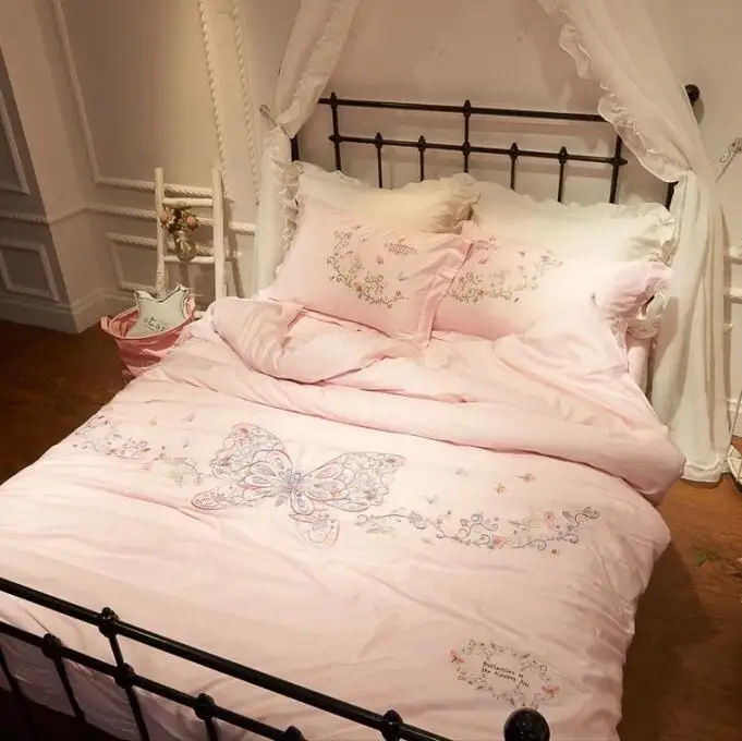 

High quality europe 2017 new design 100% cotton embroidery girls princess pink bedding sets 4pcs/6pcs bedsheet quilt pillow PK02