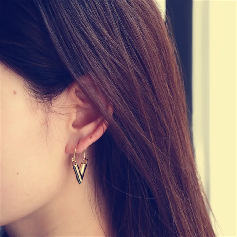 

South Korean woman contracted geometric copper V triangle pendant earrings earrings temperament joker hipster tapered earrings
