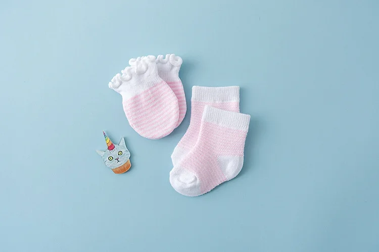 Носки и перчатки для новорожденных мальчиков и девочек, предотвращающие захватывание лица, хлопковые весенне-летние дышащие нескользящие носки для малышей короткие носки