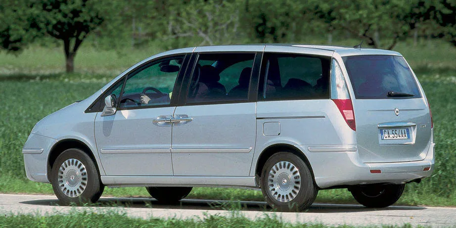 Lancia-Phedra-2002-10124-23