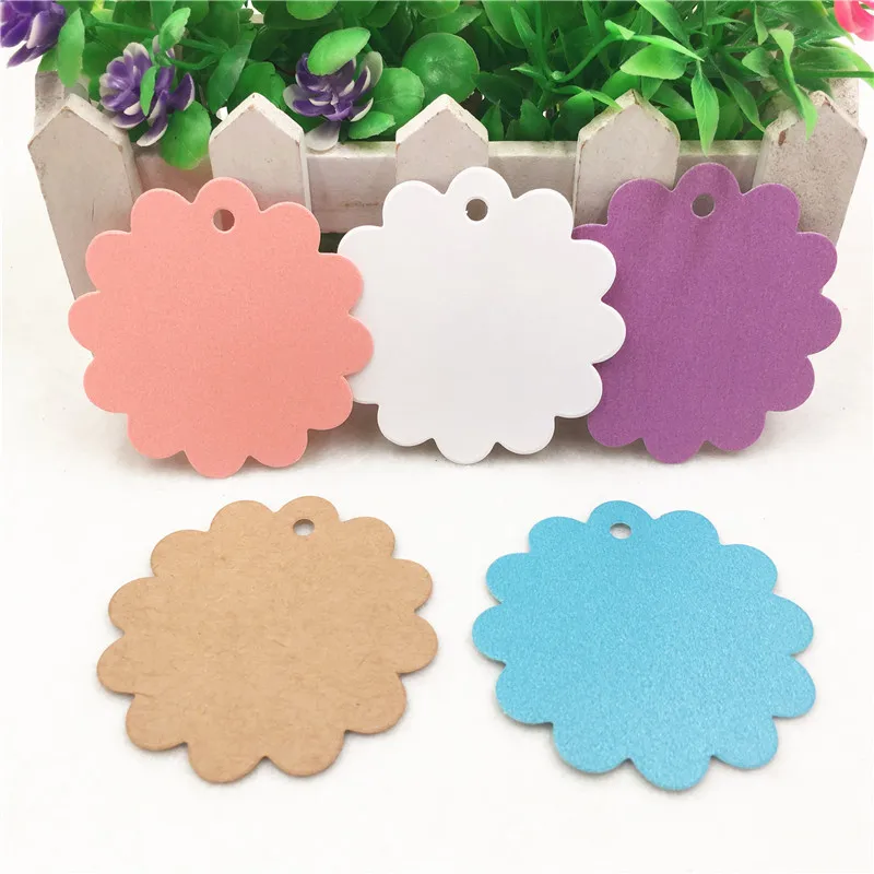 

Cute Flower 6 cm Round Kraft Paper Card Hang Tags Wedding Party Favor Gift Decoration Tag Luggage Garment Label 50Pcs/lot 5Color
