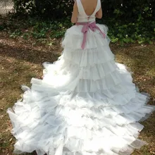 Красивый белый/слоновая кость спинки цветок платья для девочек с длинным шлейфом многоуровневого плиссированные Бальные платья для свадьбы 1 год день рождения