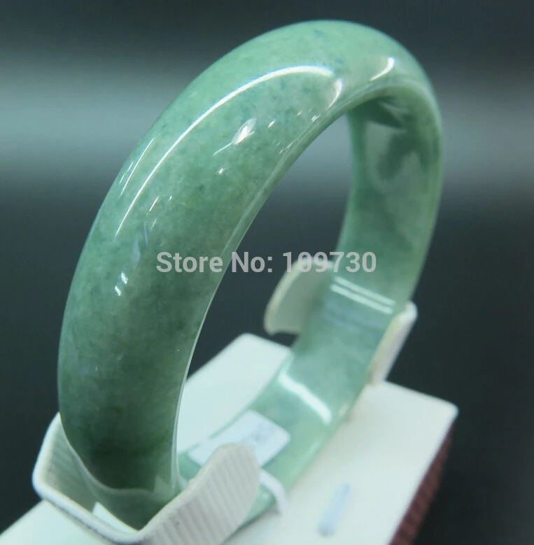 001550 New Arrives 100% Natural A Grade Light Green Jade (Jadeite) Bangle (A0429)