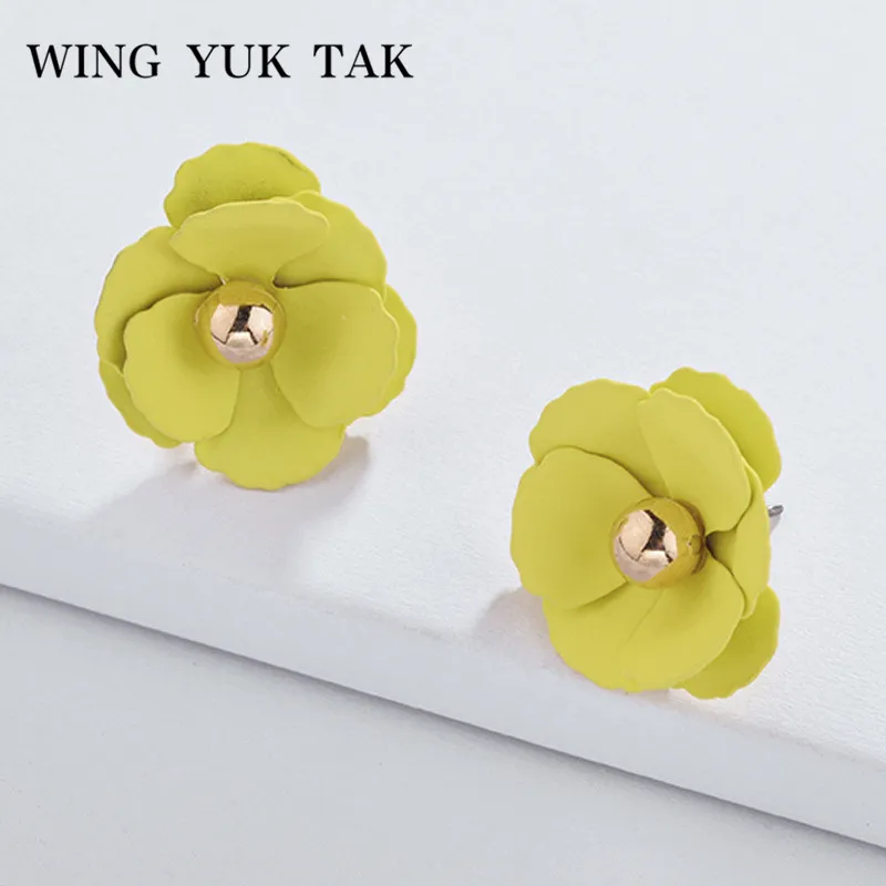 

wing yuk tak Cute Small Flower Stud Earrings For Women Metal Earings Fashion Hot Sales Jewelry 2019