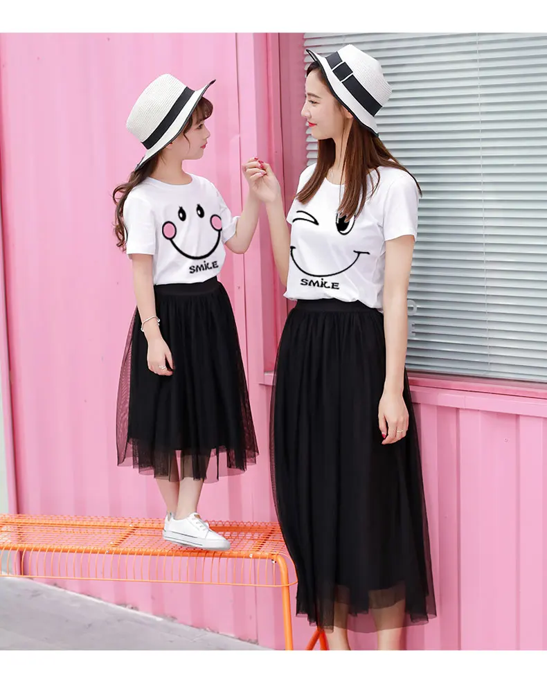 mom daughter matching clothes