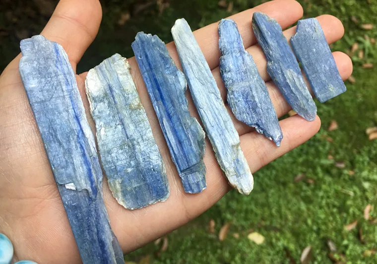 Natural Brazilian blue-crystal stone tablets. | Дом и сад