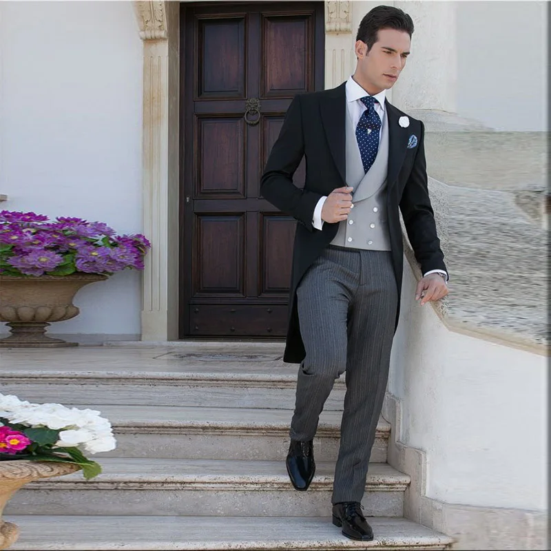 2018 Golden satin elegant men suit Retro italy tuxedos Peaked lapel Wedding suit for men best men Evening party dress 3 pieces