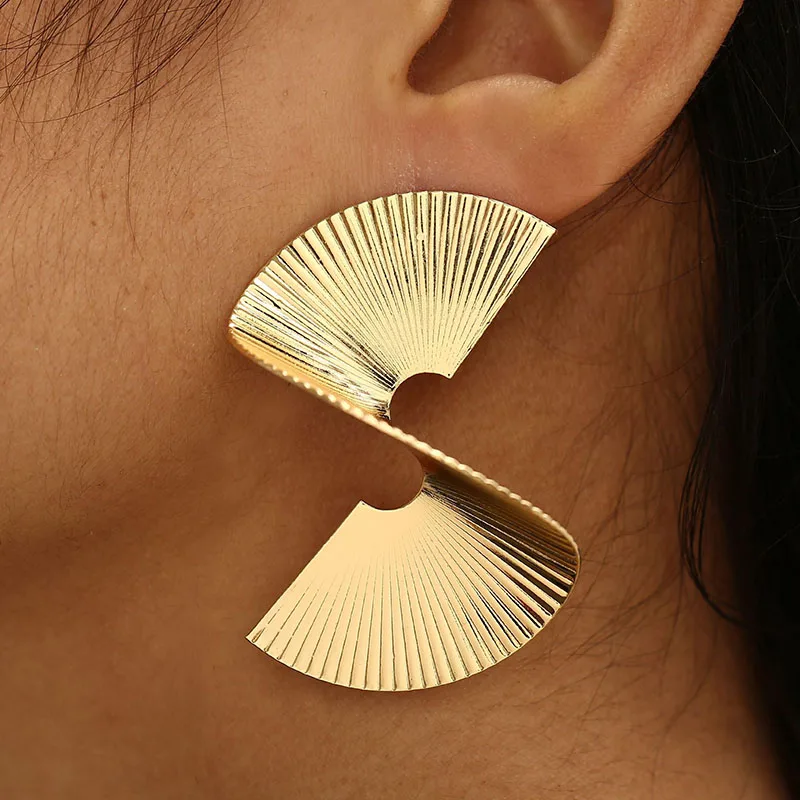 

2019 New Fashion Simple Earrings Rock Exaggerated Lrregular Spiral Fan Blade Personality Ladies Metal Earrings