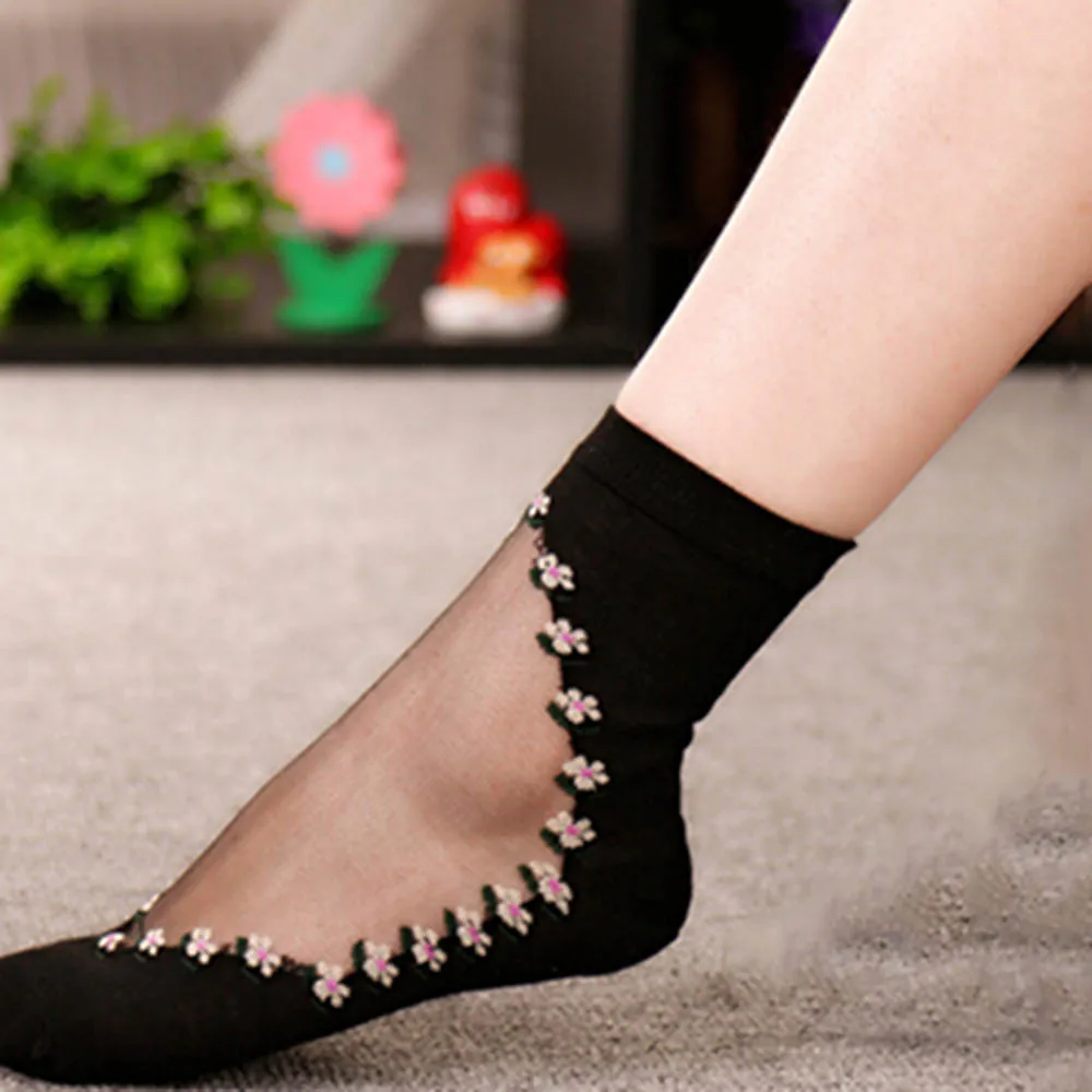Popular 2017 New 1 Pair Beautiful Women Lace Socks Crystal Glass Silk Short Thin Transparent Roses Flower Socks Free Shipping Popular 2017 New 1 Pair Beautiful Women Lace Socks Crystal Glass Silk Short Thin Transparent Roses Flower Socks Free Shipping