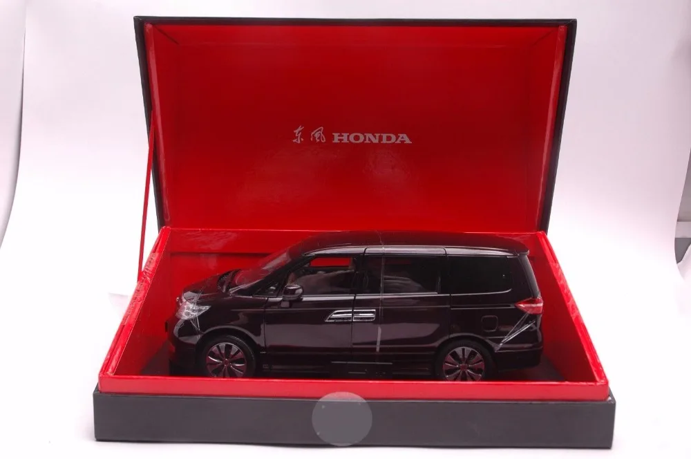 Honda elysion mpv model in scale 118 (3)