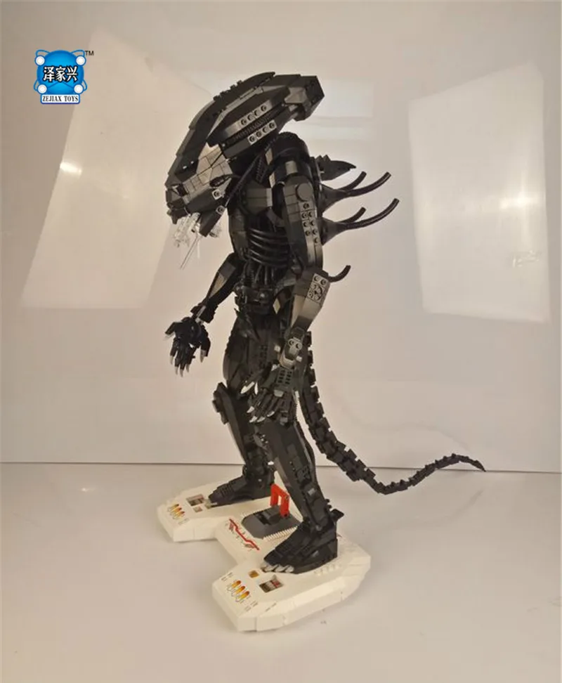 

2020Pcs Genuine Creative Movie Series The Alien Robot Set Children XingBao Educational Building Blocks Bricks Figures Toy