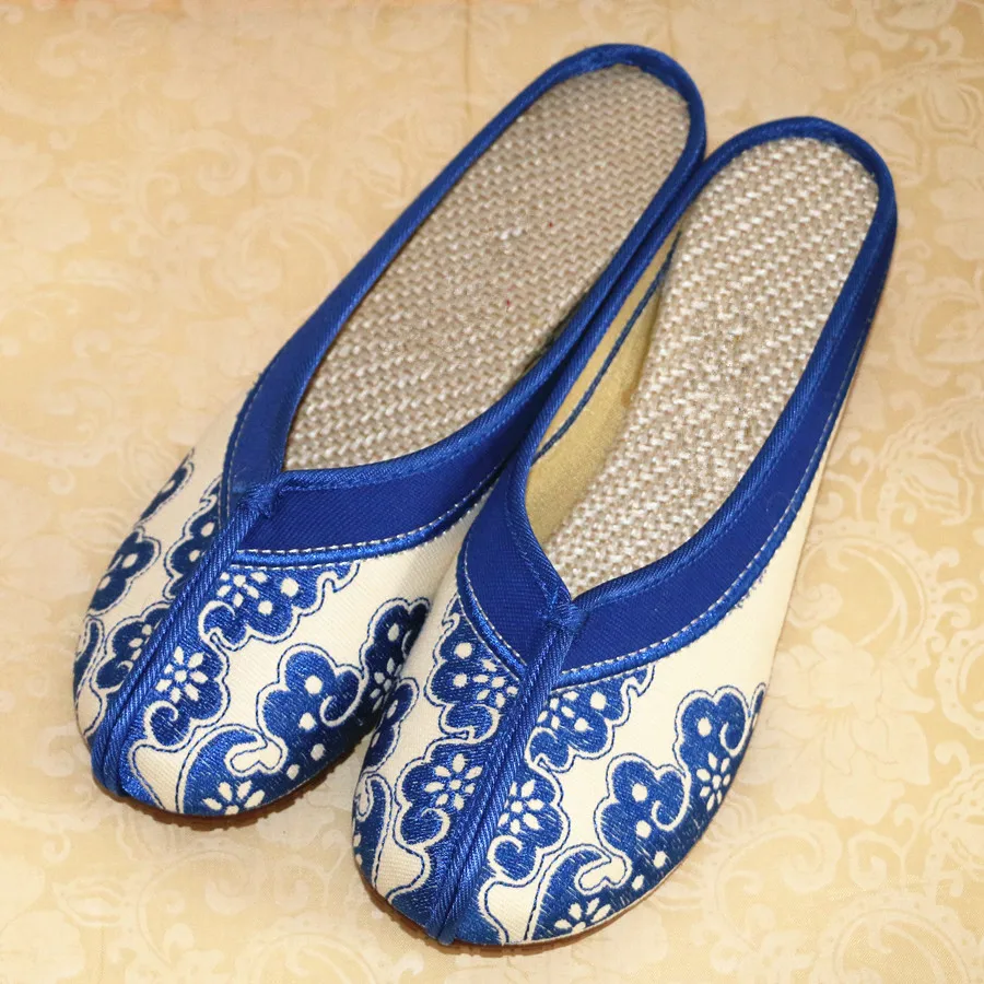 Chinese traditional style blue and white porcelain embroidered cotton