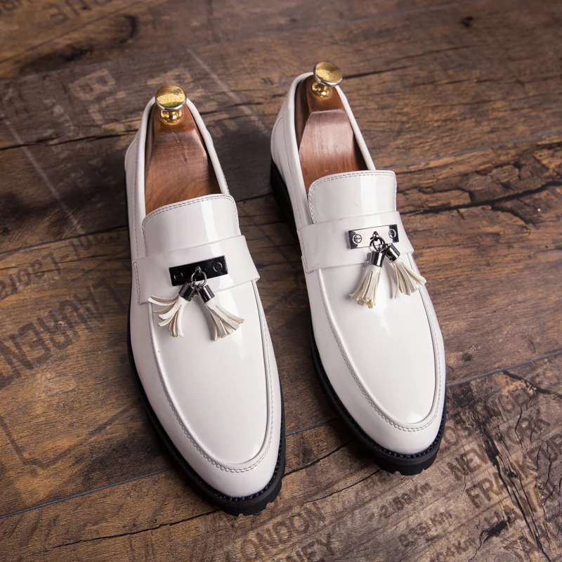 Летняя мужская обувь из лакированной кожи; блестящие Мужские модельные туфли для банкета; свадебные деловые кроссовки; мужские лоферы; Zapatos De Hombre