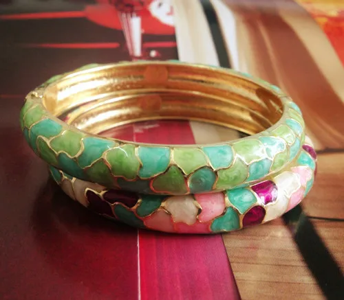 

Ujoy 2019 New Unique Elegant Bangles Women's Accessories Mother Day's Gift