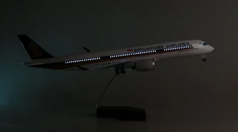 13 см игрушечные модели самолетов Ireland Airbus 330 Модель самолета литая под давлением пластиковая Смола Сплав самолет подарки для детей коллекции - Цвет: with light