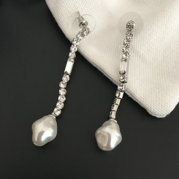 

New miniature Crystal Pearl Earrings Fashion concise design Earrings