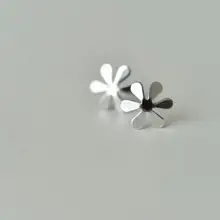 925 пробы серебряные ювелирные изделия шесть листьев цветок гладкие серьги гвоздики для женщин пружинная принадлежность ювелирные изделия S-E128