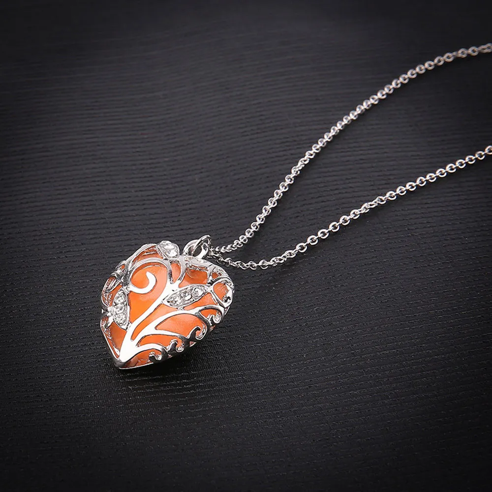 

Saatleri New Arrival Fashion Necklace Magical Aqua Blue Heart Glow In The Dark Pendant Necklace Gift