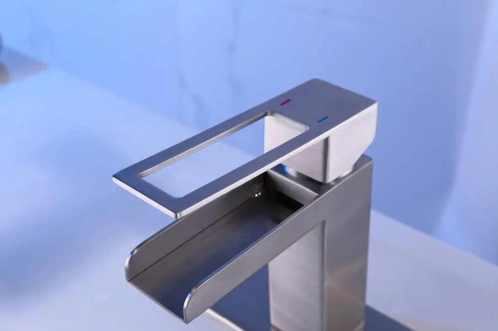 نحى النيكل الفولاذ واحد مقبض واحد حفرة الحمام الغرور بالوعة صنبور حوض خلاط صنبور