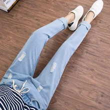 Весенние женские рваные джинсы с эластичной талией в Корейском стиле; Свободные повседневные летние джинсы с 9 точками