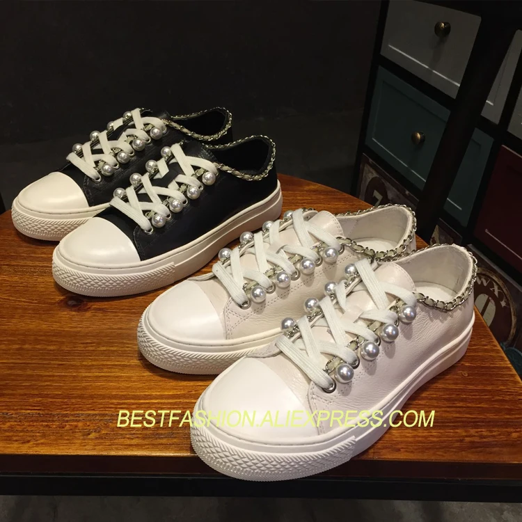 

Hot Shoes Woman Lace Up Pearls Casual Shallow Flats Round Toe Cozy Metal Chain Flats Leather Woman Shoes Designer Mujer Flats