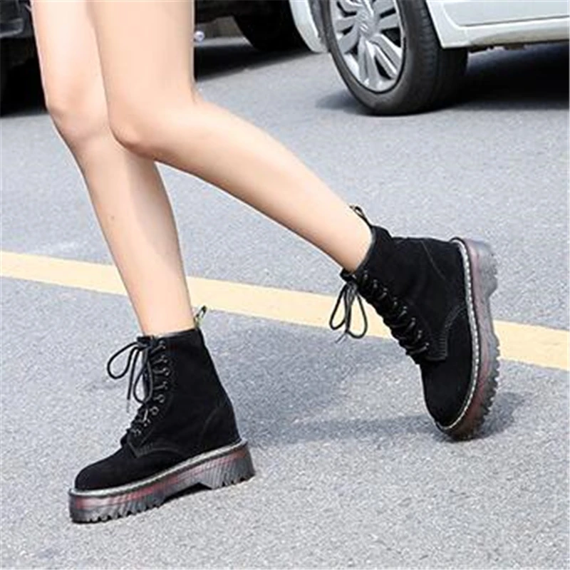 Cena Obuwie zimowe damskie zwiększone wewnętrzne buty motocyklowe oryginalne skórzane buty w stylu Vintage ciepłe pluszowe śniegowce 033