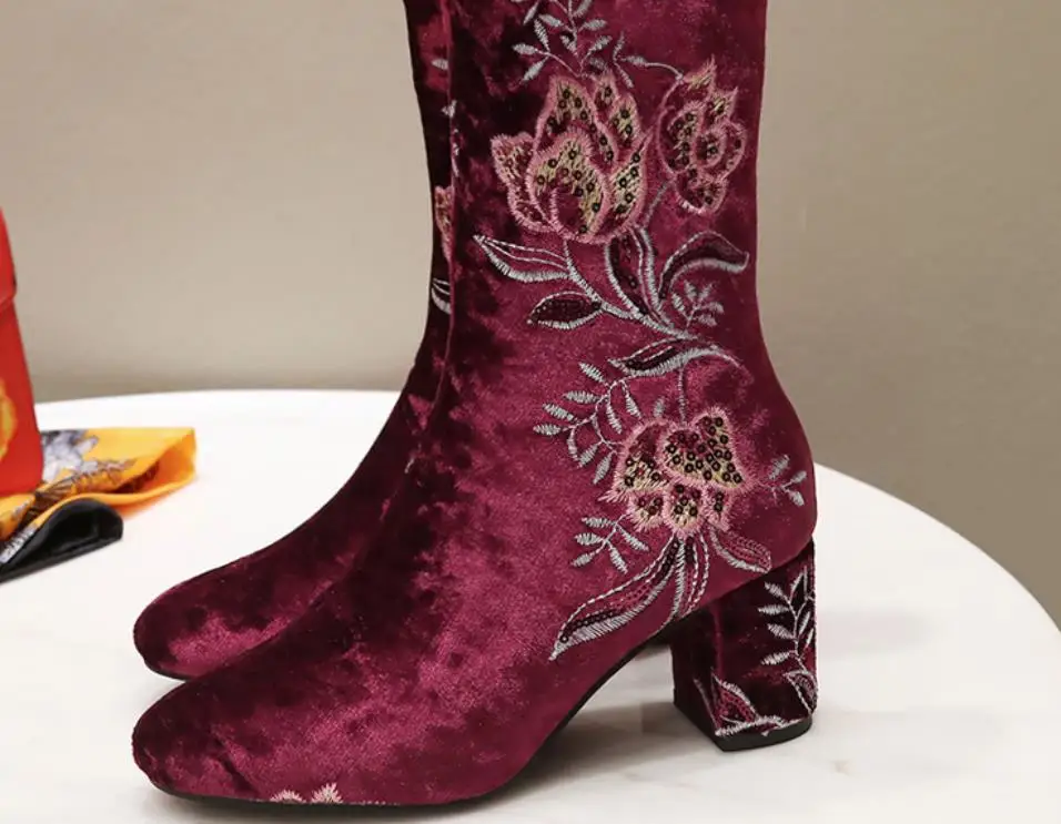 

Spring and Autumn New Fashion National Style Round Head High Embroidered Retro Martin Boots
