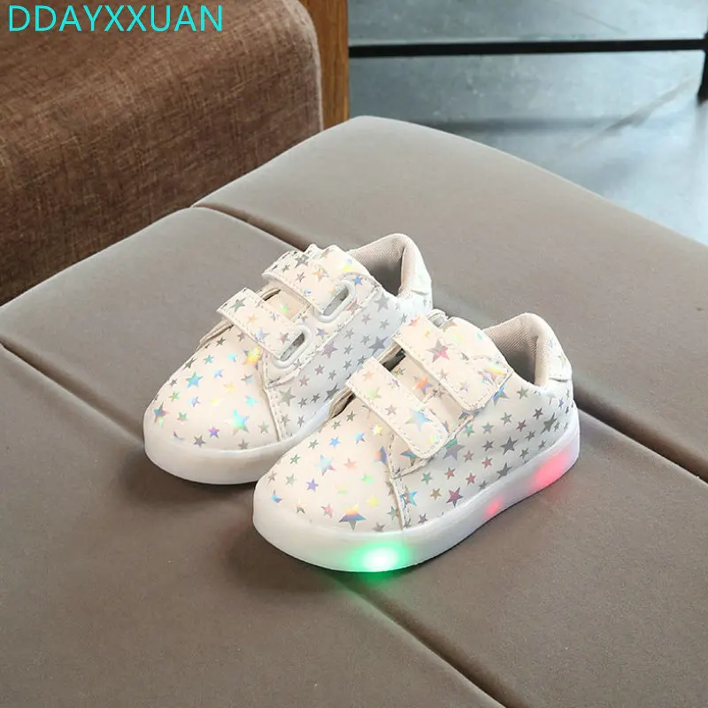 الربيع طفل أزياء الأطفال الأحذية مع ضوء 2018 جديد متوهجة أحذية رياضية الفتيان الفتيات الأحذية الشقق أطفال تضيء eu 21 ~ 30
