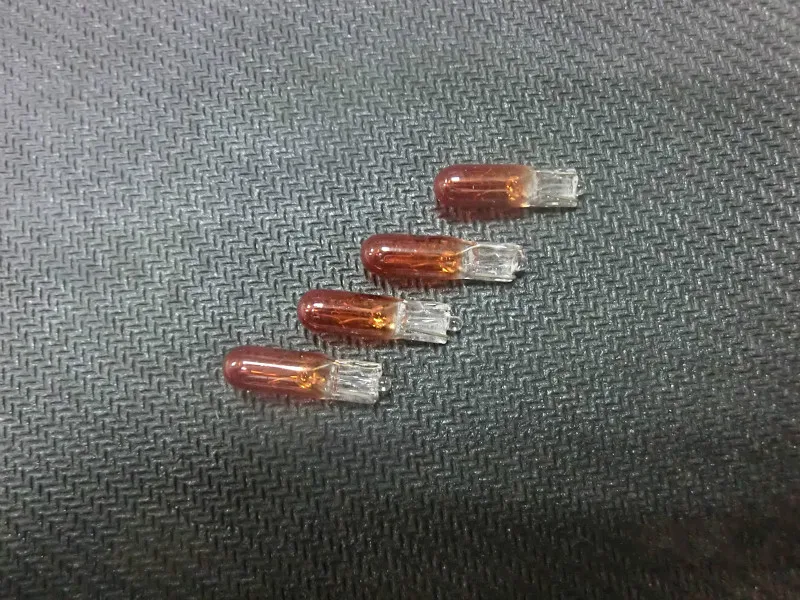 

10Pcs DC 12V 2W 286 T5 W2W Amber Glass Car Bulb Halogen Bulbs Lamp Automobile Wedge Dashboard Gauge Instrument Lights