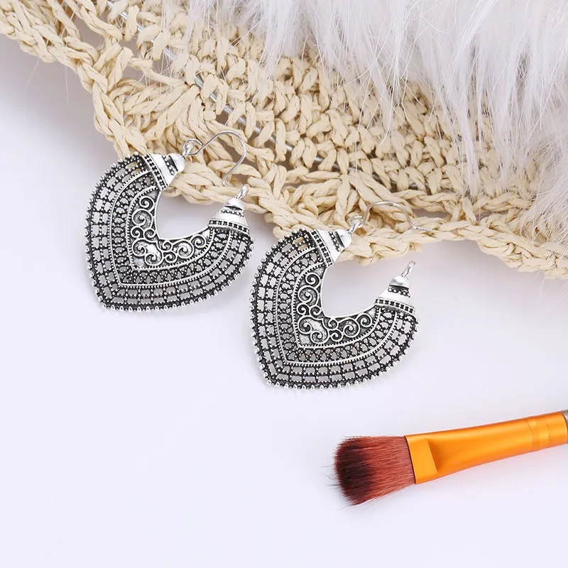 

Boho Ethnic Style Vintage Heart Half Circle Carve Patterns Silver Golden Drop Earrings Dangle Earrings For Women